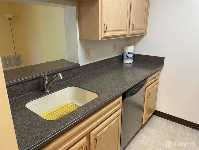 Building Photo - 911 Ravens Crest Dr