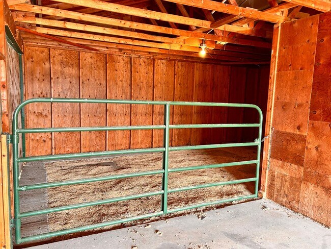 Building Photo - 10 Acres of Horse Property in Victor!