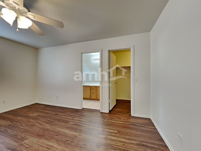 Building Photo - 12734 W Sweetwater Ave