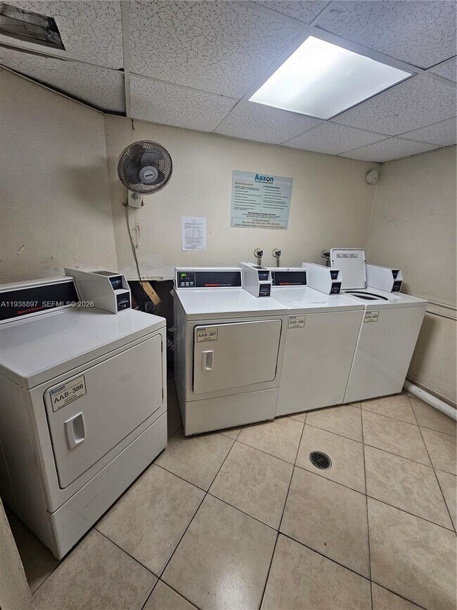 Building Photo - 5961 N Falls Cir Dr