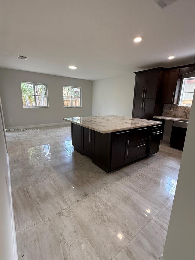 Building Photo - 4157 NE 14th St