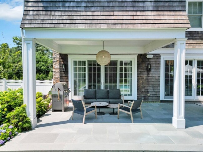 Building Photo - 21 Barn Ln