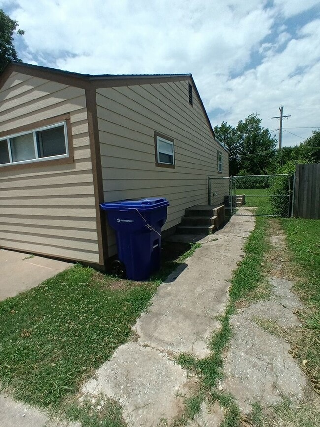 Building Photo - Freshened up ready for new tenants! Section 8 approved