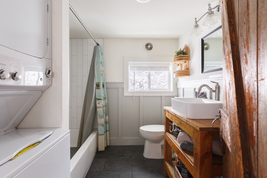 Building Photo - 11 Kushaqua Trl S