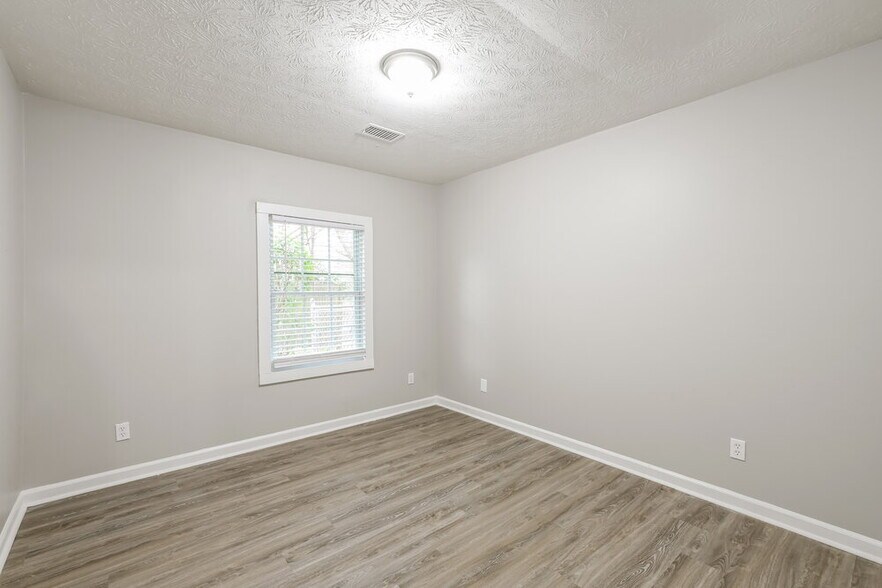 Building Photo - 4392 Hardwood Cir SW