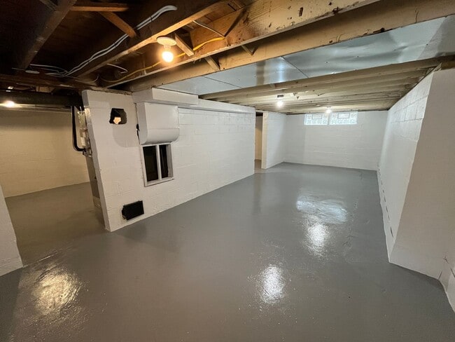 Building Photo - **REMODELED 2-BEDROOM HOUSE IN NORTH COLUMBUS!!**