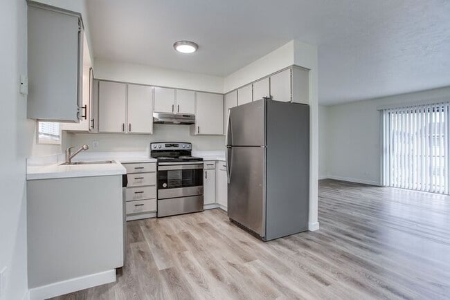 Primary Photo - Remodeled 2 bedroom across from Providence...
