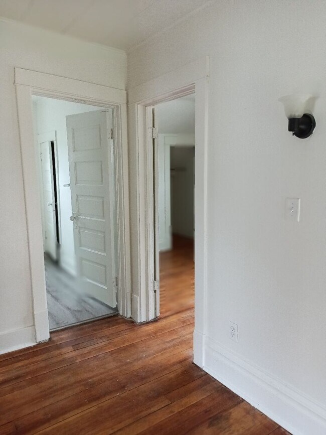 Building Photo - BUY ON CONTRACT MOVE IN READY! RENT TO OWN...