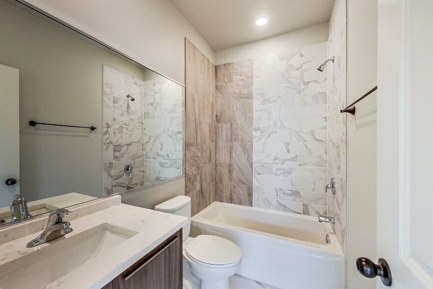 Building Photo - 6115 S University Ave