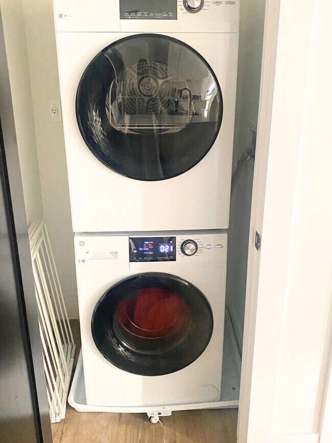 Building Photo - 173 Magnolia St