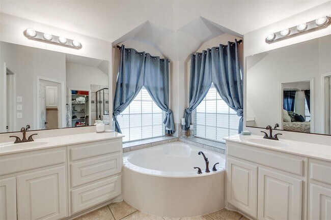 Building Photo - Spectacular Home! Come see Me!! I can be y...