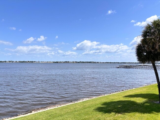 Building Photo - 175 SE St Lucie Blvd