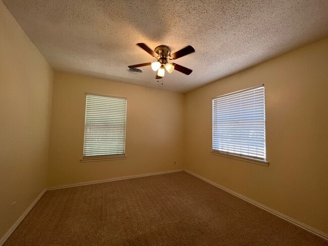 Building Photo - 1303 Redondo Dr