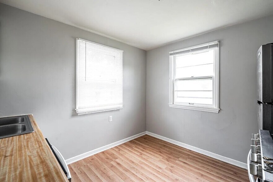 Building Photo - 3225 N 84th St