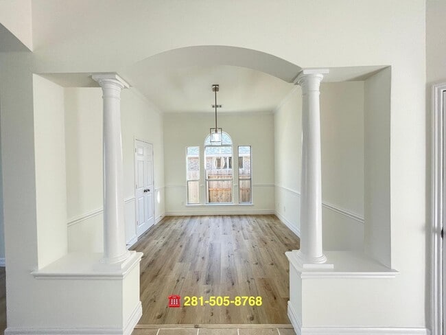 Building Photo - 7510 Golden Thistle Ln