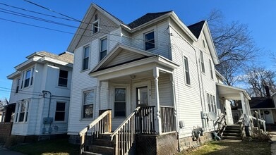 Building Photo - 612-614 Pettibone NW