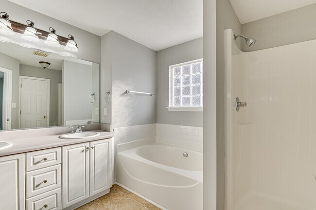 Building Photo - 7635 Pleasantville Way