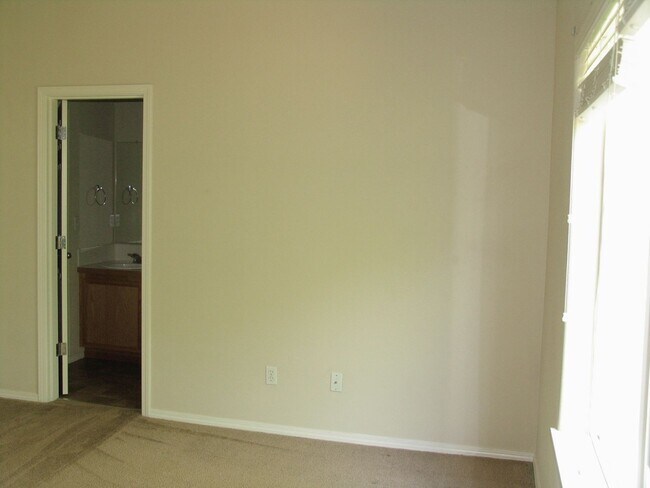 Building Photo - Great home in Aloha