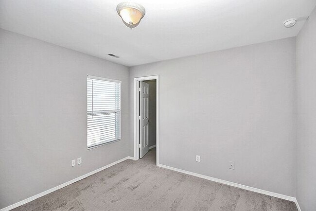 Building Photo - Large 4BD/2.5BA Home in Cabarrus Crossing!