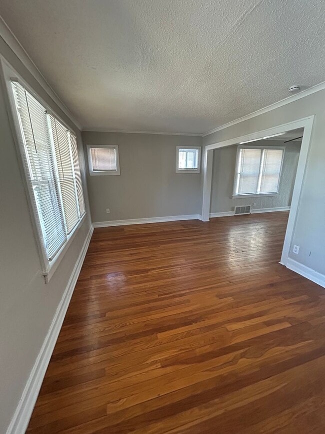 Building Photo - Spacious 4 Bed, 2 Bath Home in Prime Rockhill/Plaza Area Location