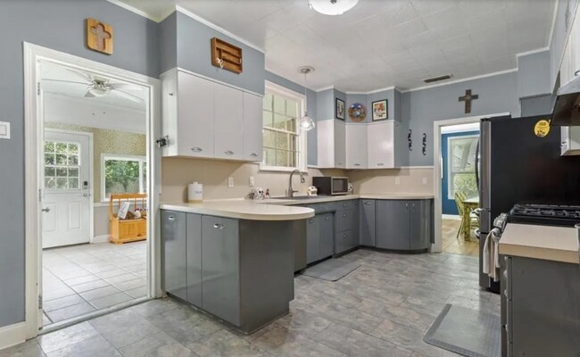 Building Photo - 1413 Augusta Ave