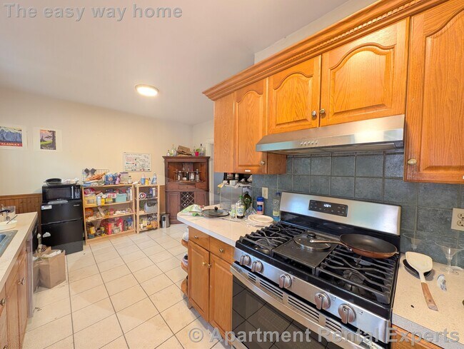 Building Photo - 16 Curtis Ave