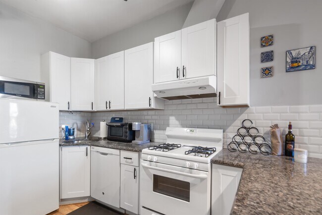 Building Photo - 813 Park Ave