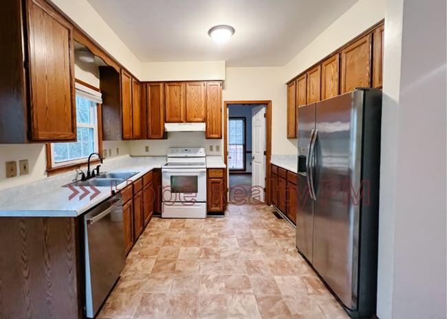 Building Photo - 5711 Meadowood Ln