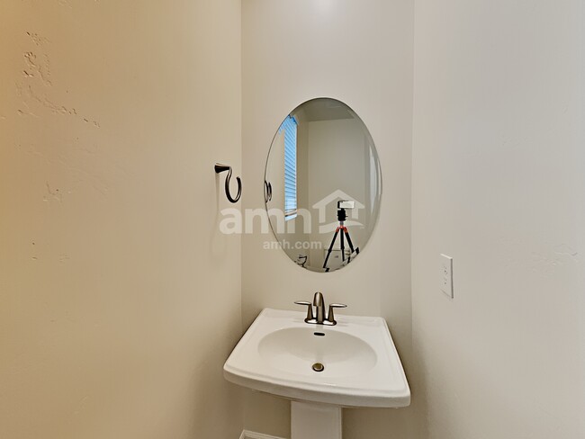 Building Photo - 2430 S Wild Horse Way