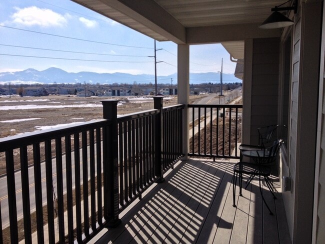 Building Photo - Stunning 2 Bedroom 2 Bathroom Apartment *R...