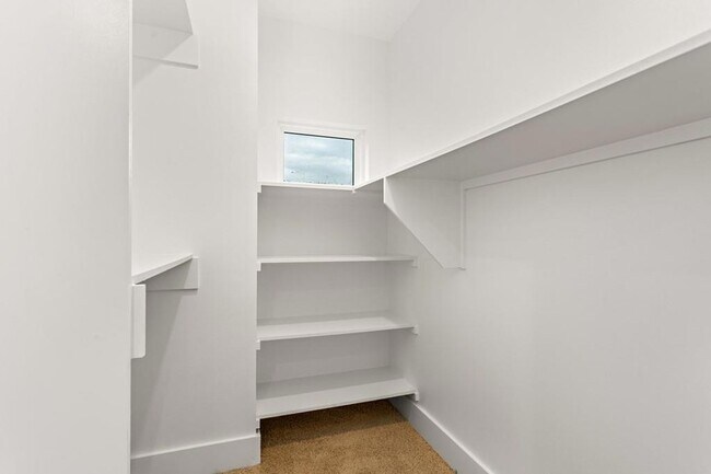 Building Photo - 3009 Kuhlman Ave