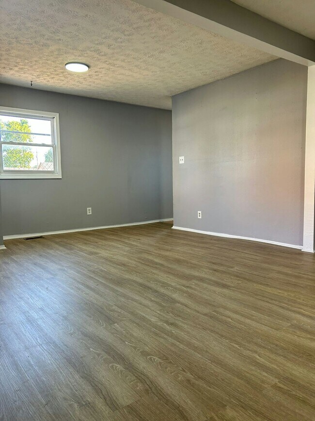 Building Photo - 624 S Clay St