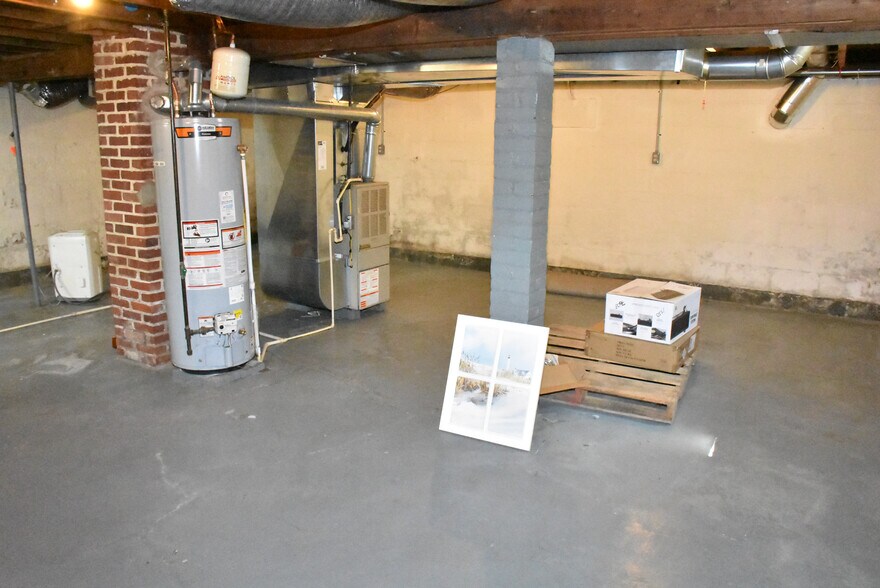 Building Photo - 351 Ravine St