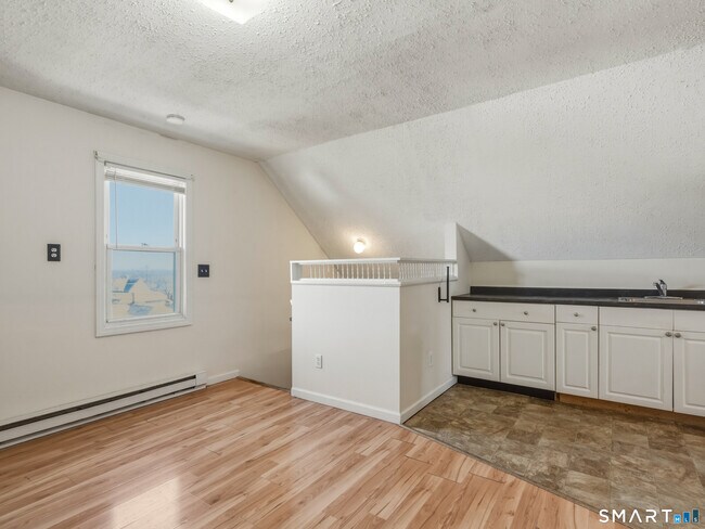 Building Photo - 250 Summerfield Ave