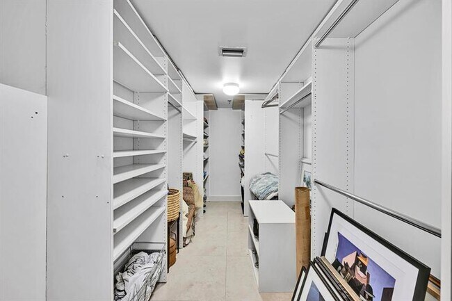 Building Photo - 7578 Regency Lake Dr