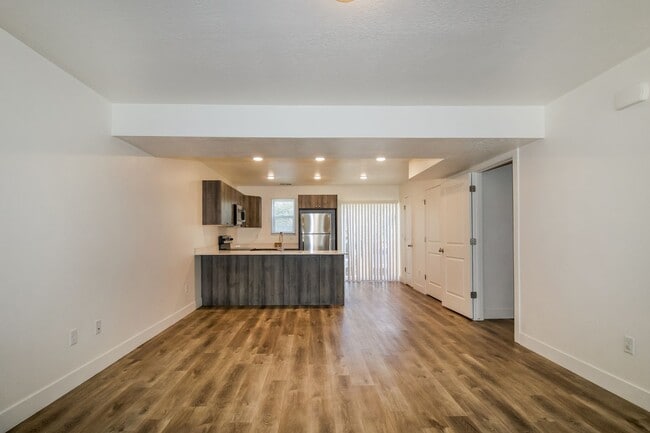 Building Photo - Spacious 3 Bed, 2.5 Bath Pet-Friendly Home with Central Air & 2-Car Garage! - Available on NOW!