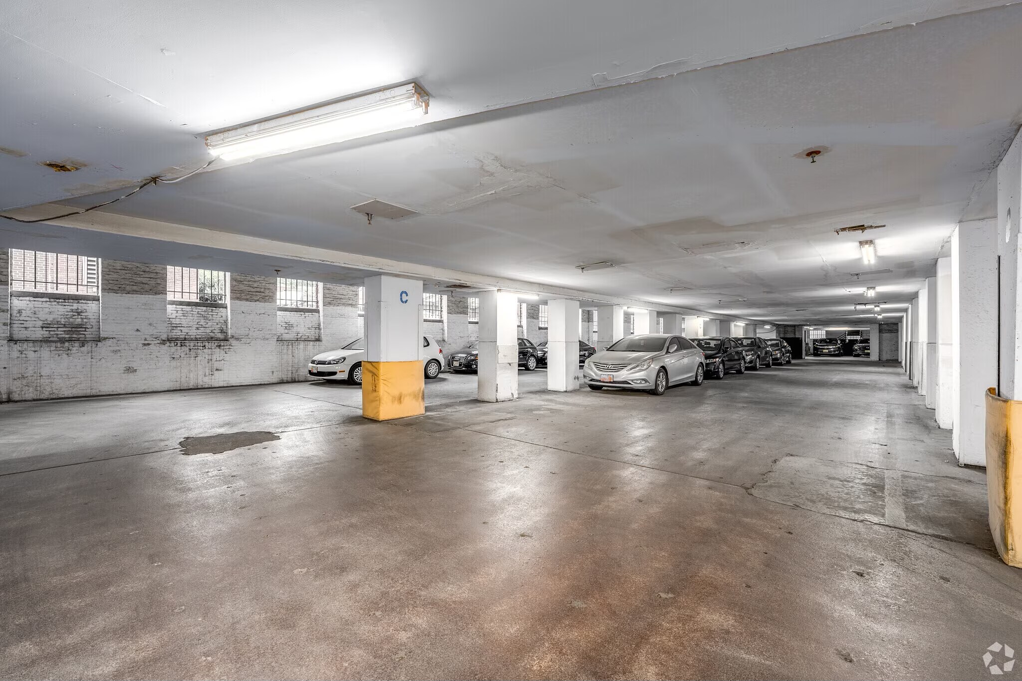 Building Photo - 121 S Fremont Ave