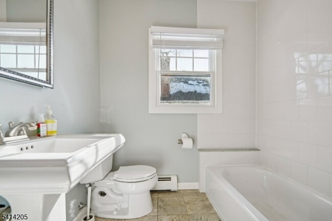 Building Photo - 42 Brookfield Rd