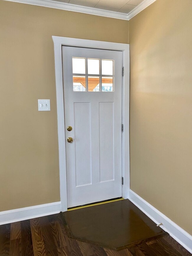 Building Photo - Amazing property! Dreamy wraparound porch! Immaculate & Completely Updated! 3 Bedrooms/2 Baths!