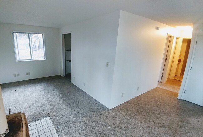 Building Photo - 3983on