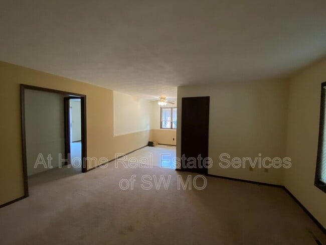 Building Photo - 513 E Latoka Ct