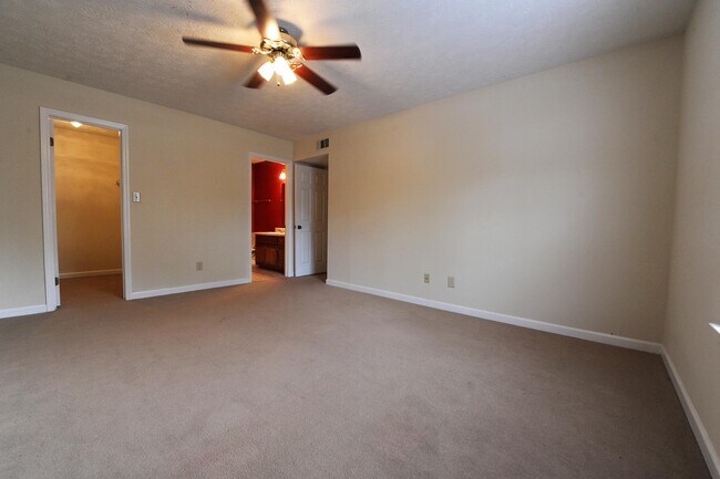 Building Photo - 100 Downing Way