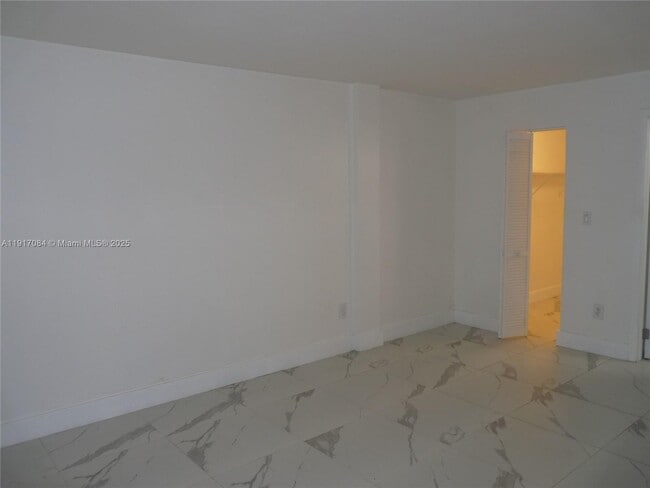 Building Photo - 14501 N Kendall Dr