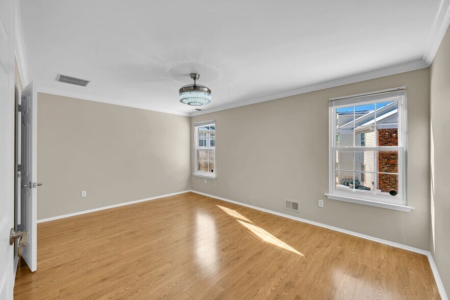 Building Photo - 157 Tulip Ln