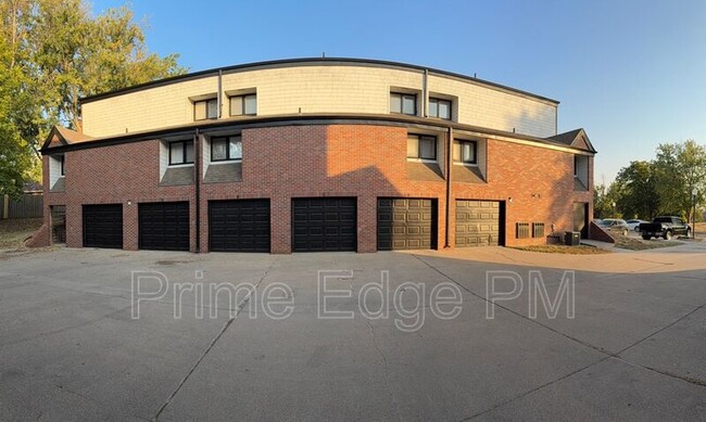 Building Photo - 1801 Ridgehaven Ct