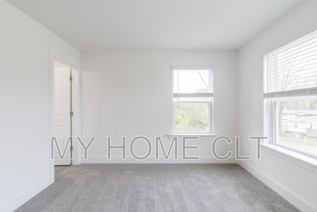 Building Photo - 2617 Dr Carver Rd