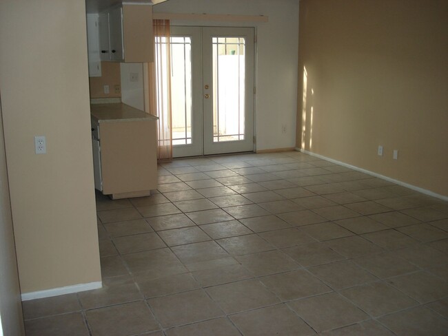 Building Photo - 3 BEDROOM 2BATHROOM PATIO HOME - CERAMIC T...