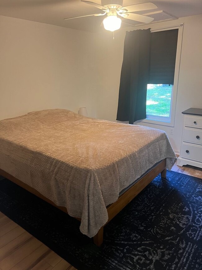 Building Photo - Great location with deeded access to Bauneg Beg Pond