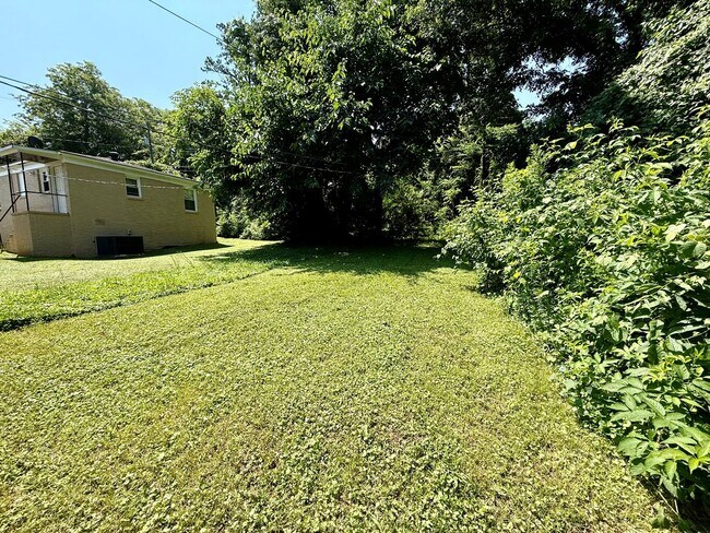 Building Photo - 1105 McArthur Ave