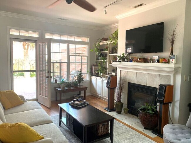 Building Photo - Merestone 1 level brick patio home. 2 Car garage, walk to The Point Shopping, restaurants and mov...